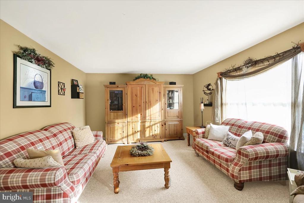 4 Baker Ln