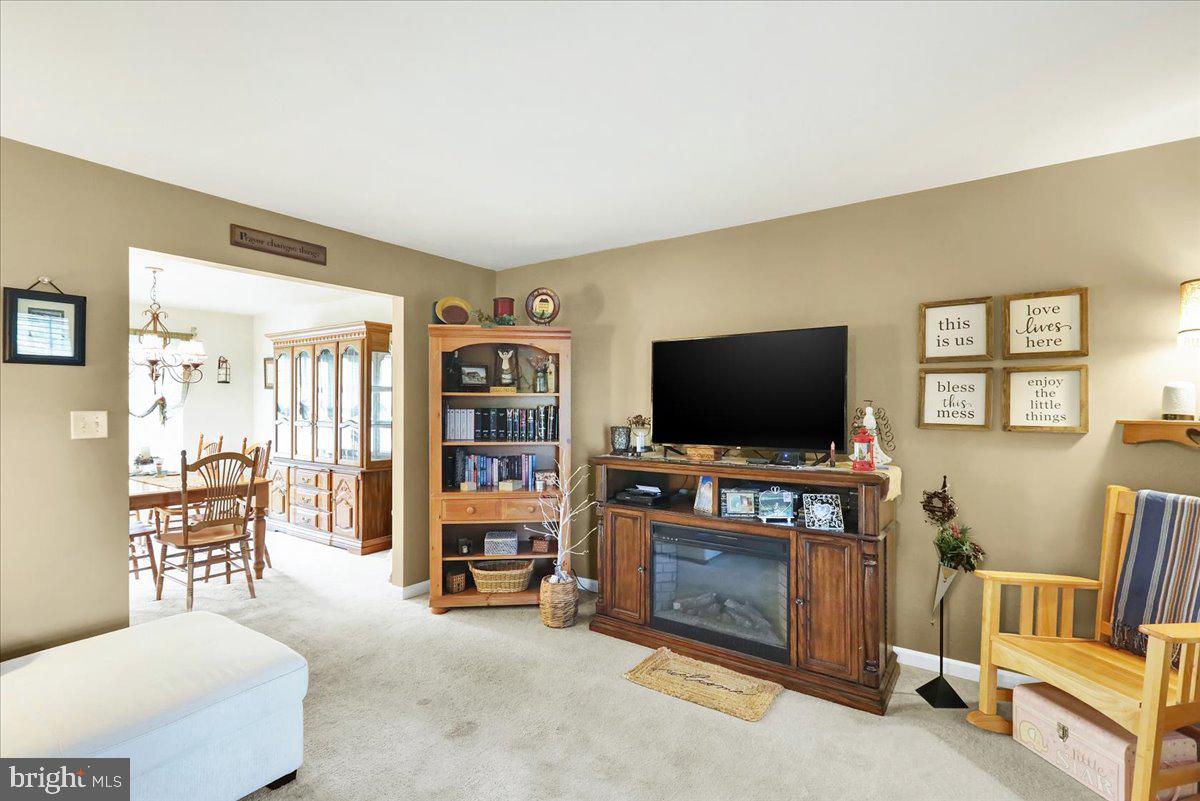 4 Baker Ln