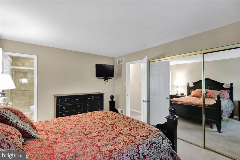 4 Lori Ct