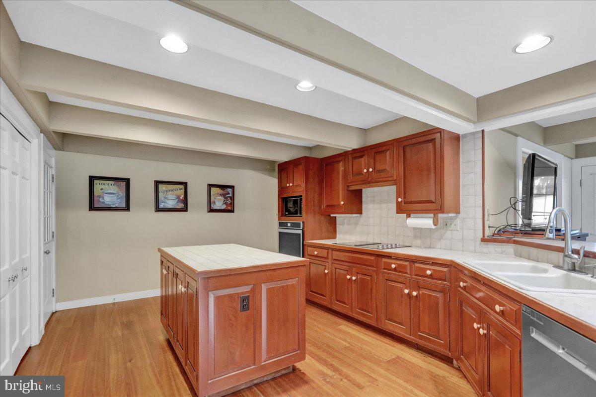 4 Lori Ct