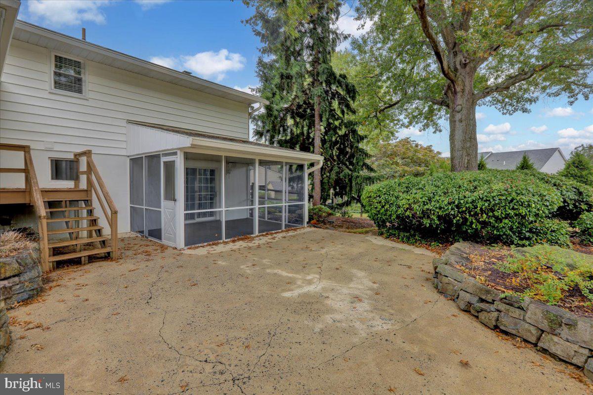 4 Lori Ct
