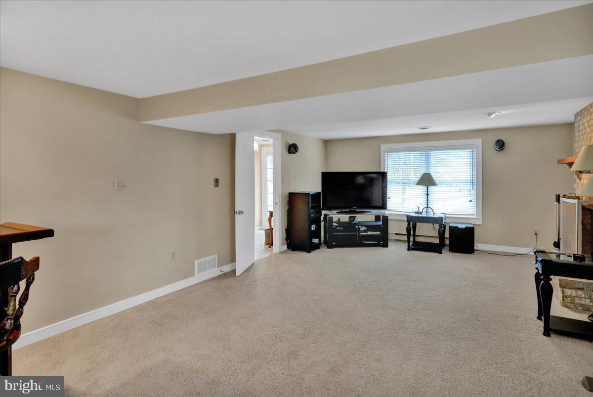 4 Lori Ct