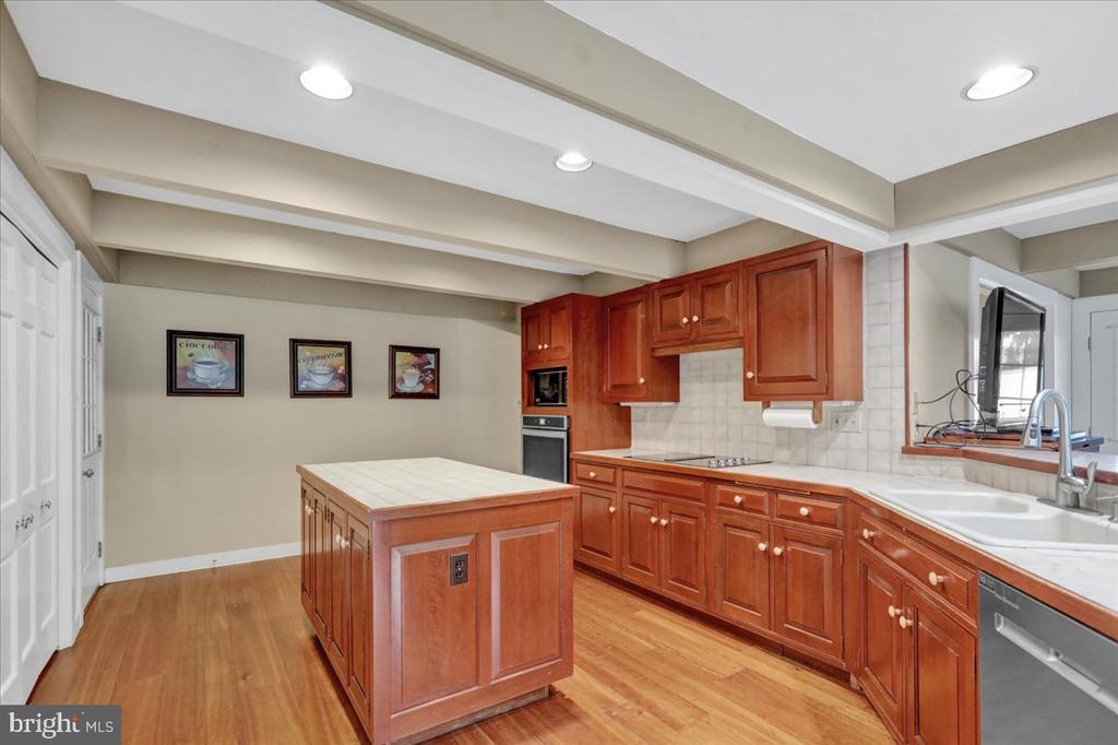 4 Lori Ct