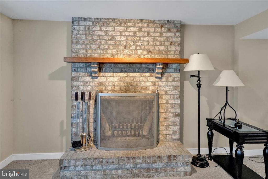 4 Lori Ct