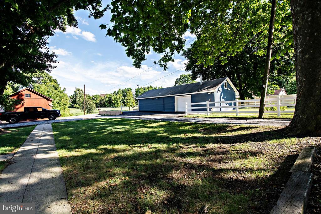 832 Columbia Ave