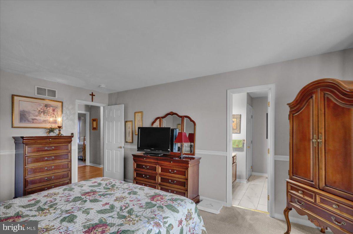 20 BOWES LN