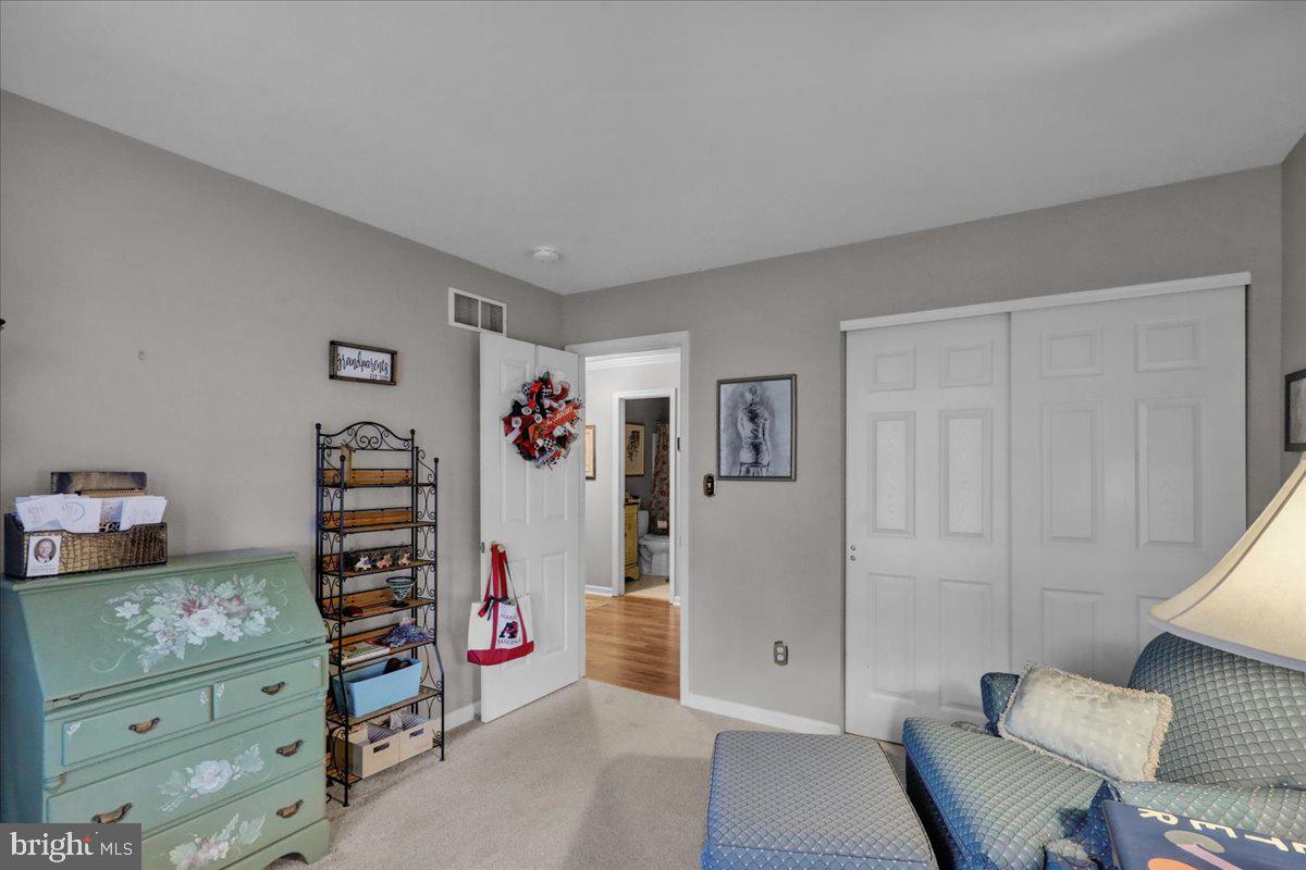 20 BOWES LN