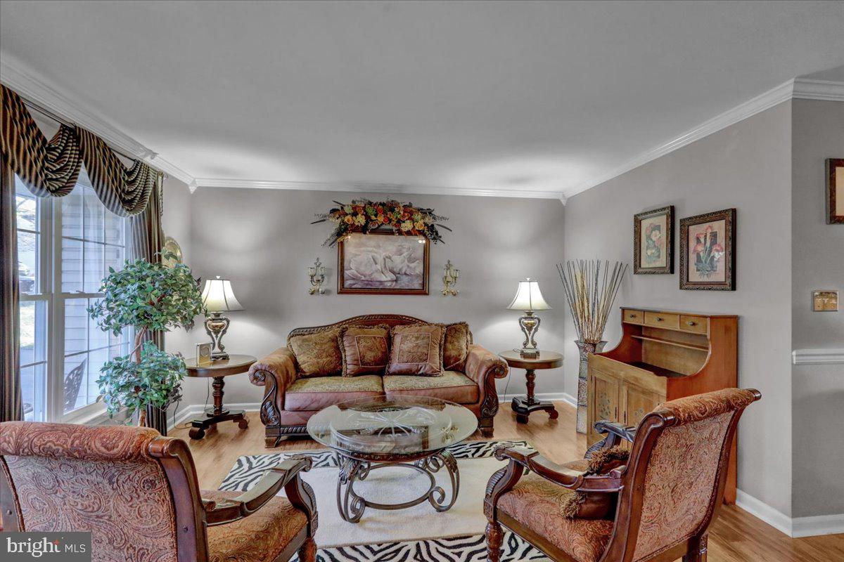 20 BOWES LN