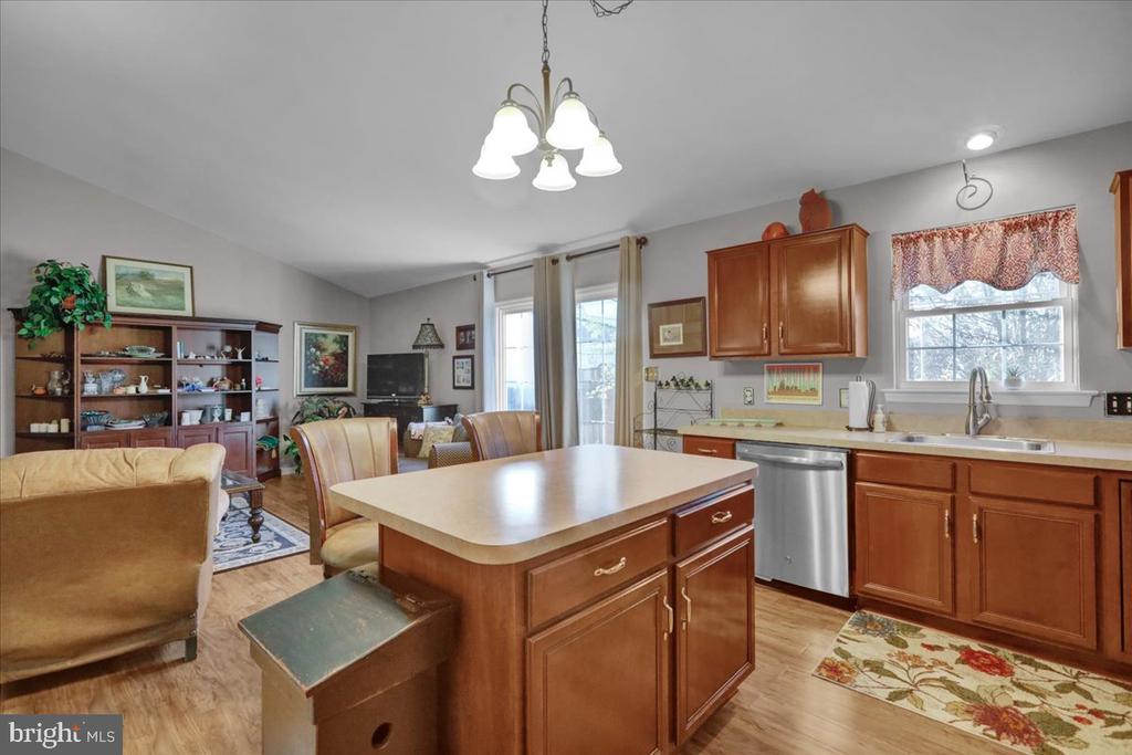 20 BOWES LN