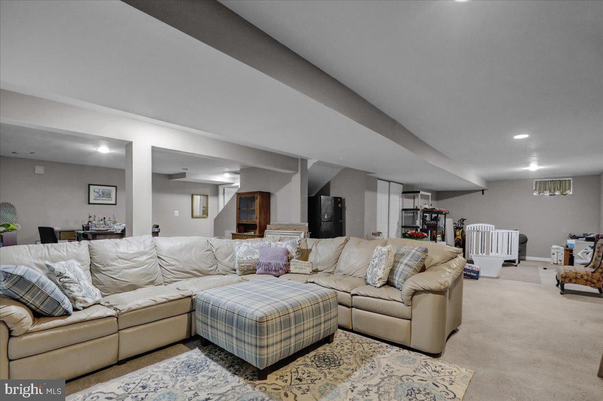 20 BOWES LN