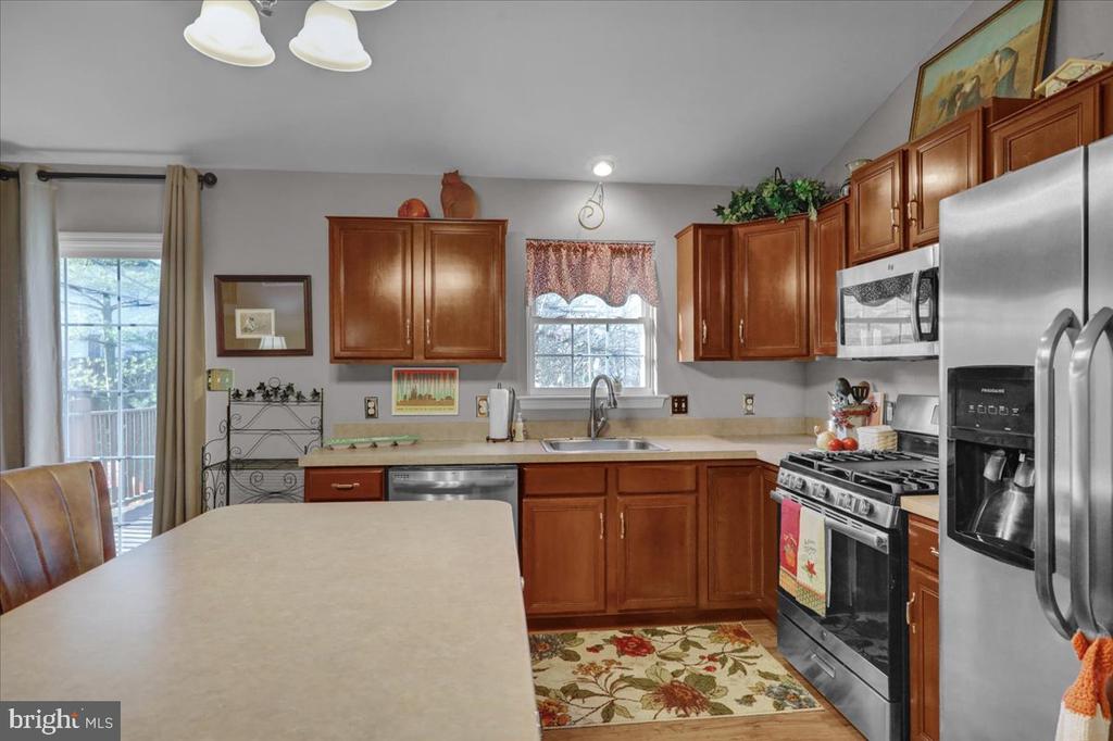 20 BOWES LN