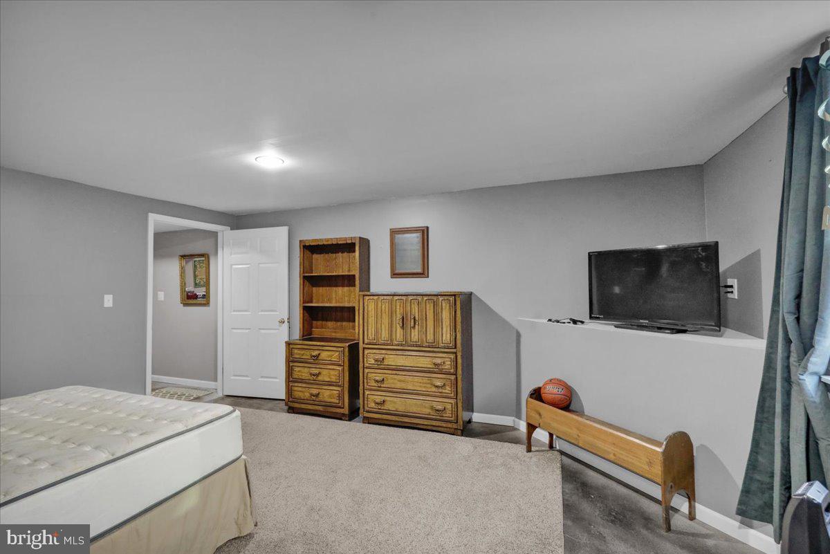 20 BOWES LN