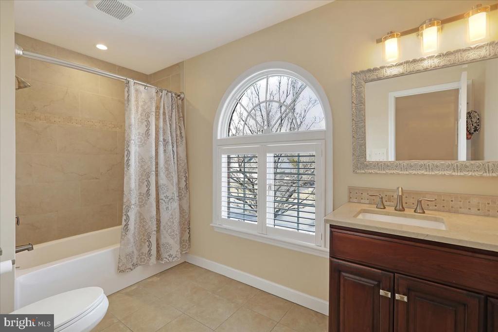 8 Park Place Dr