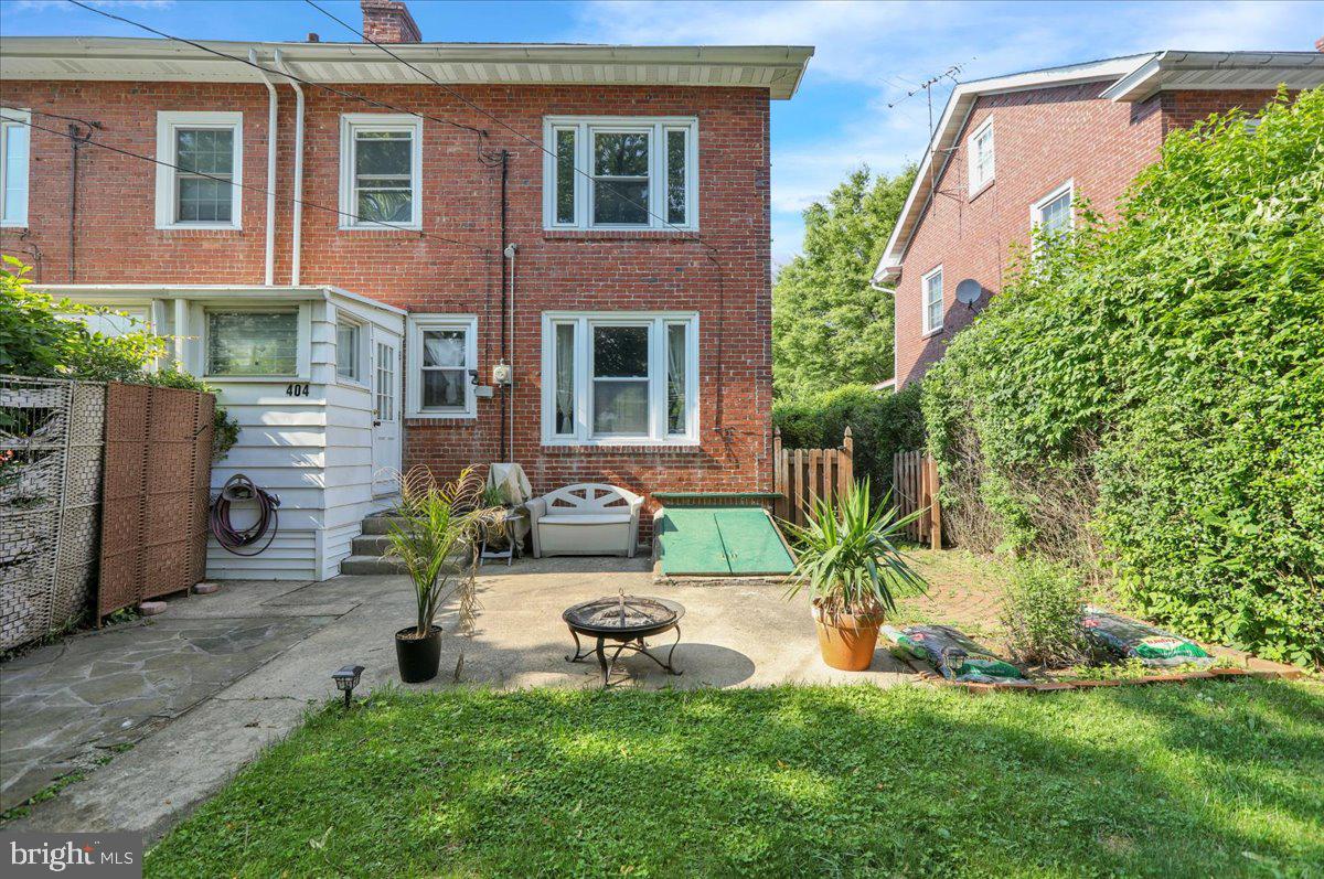 404 PINE ST