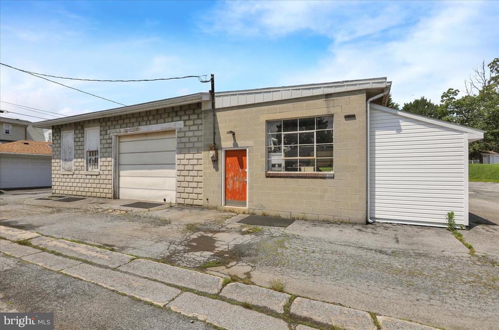 324 Elsie St