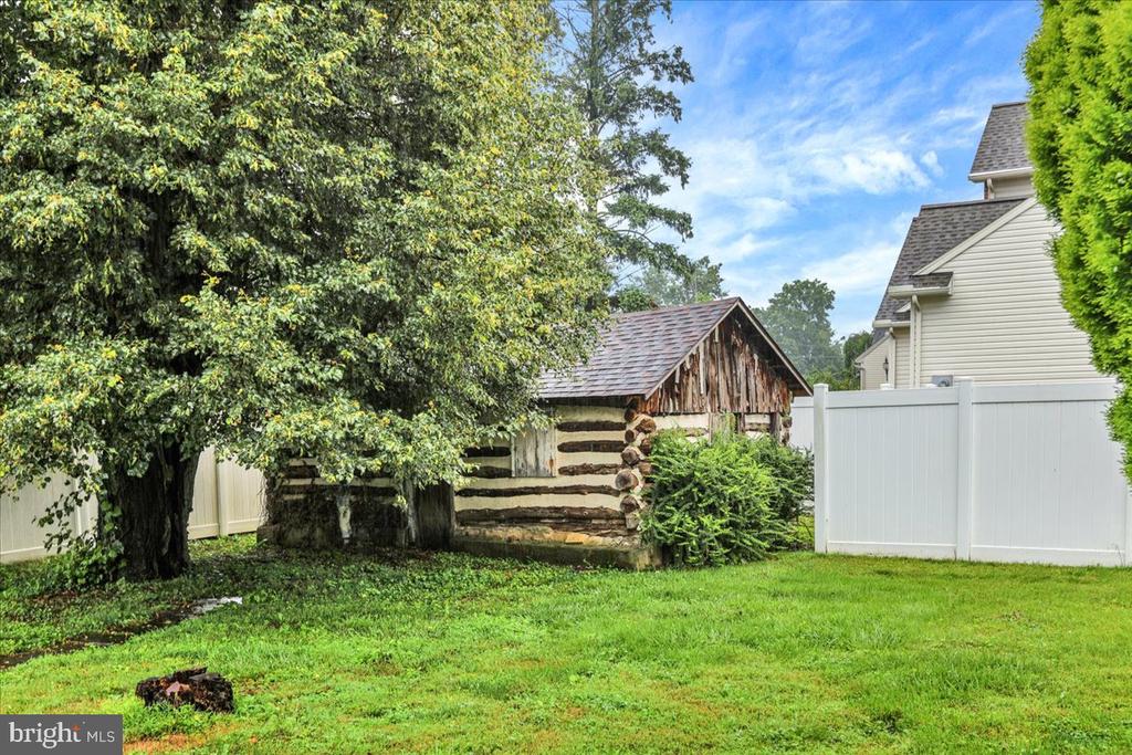 3225 Eisenbrown Rd