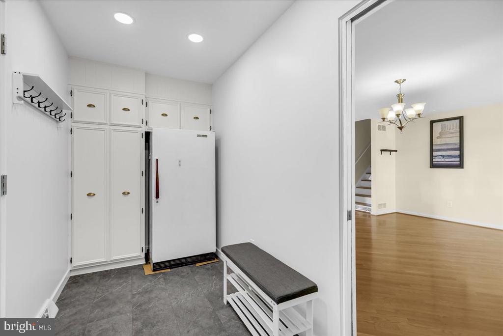 4 Executive Cir