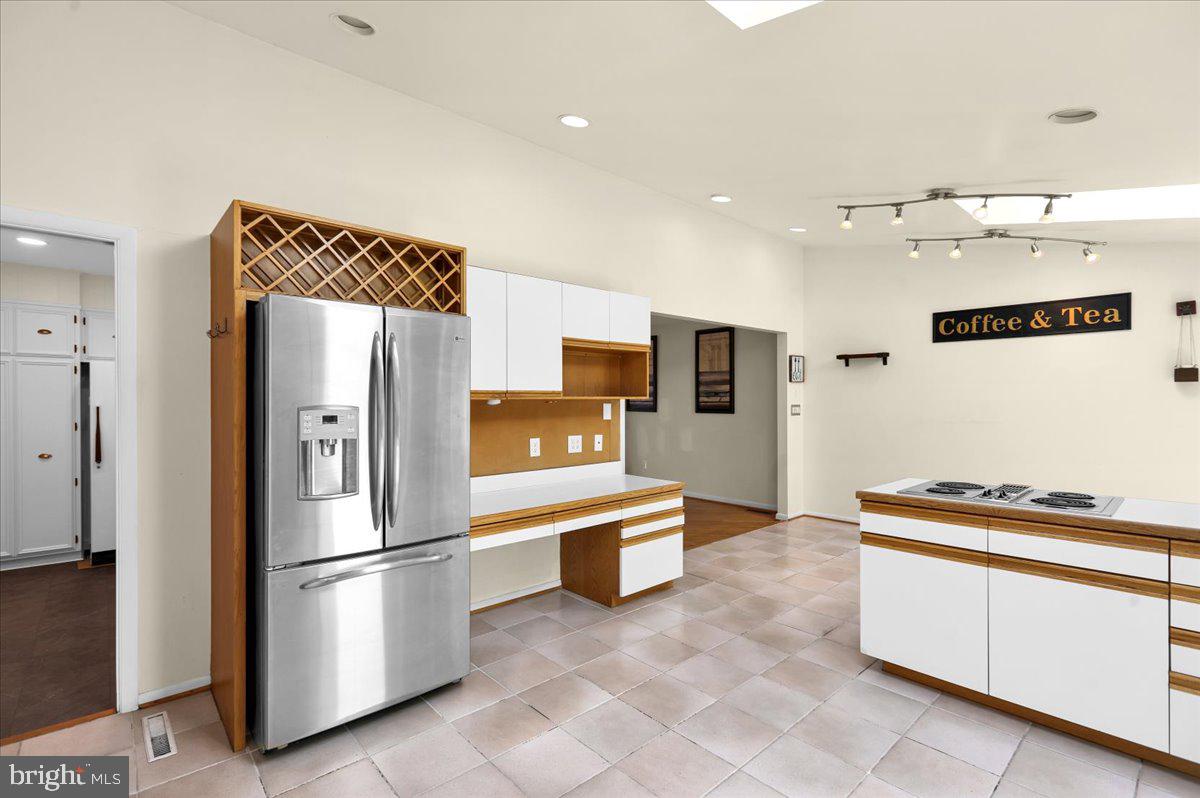 4 Executive Cir