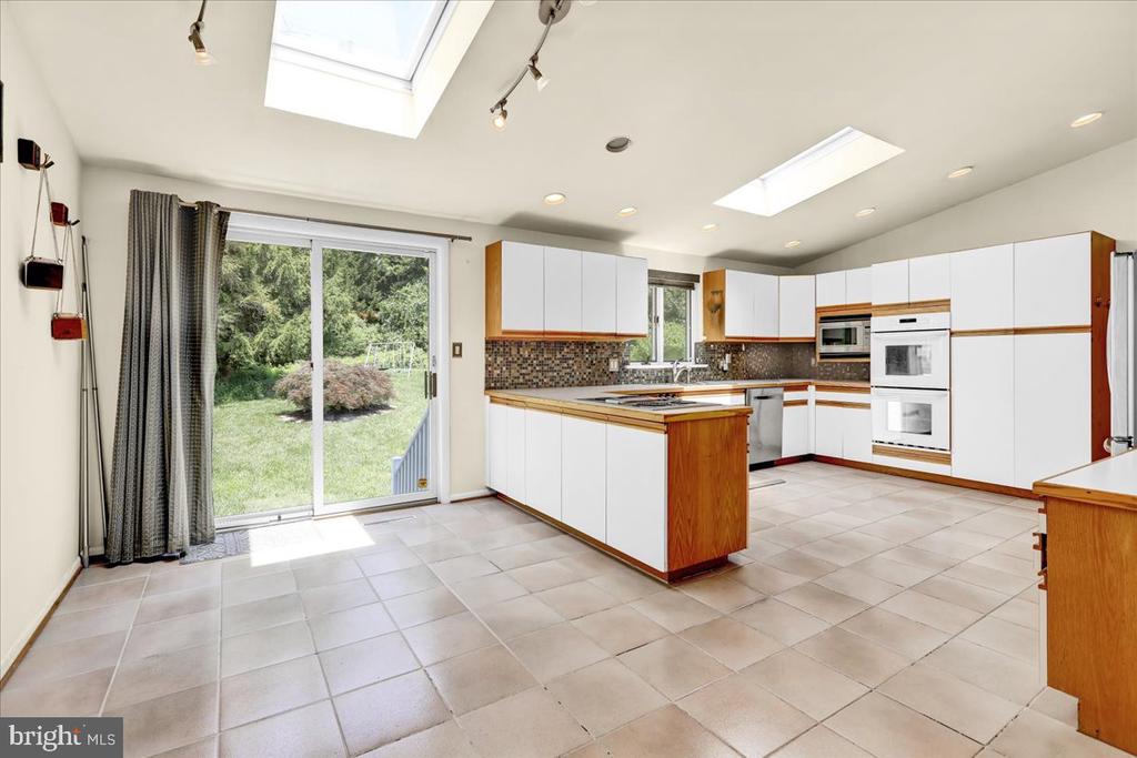 4 Executive Cir