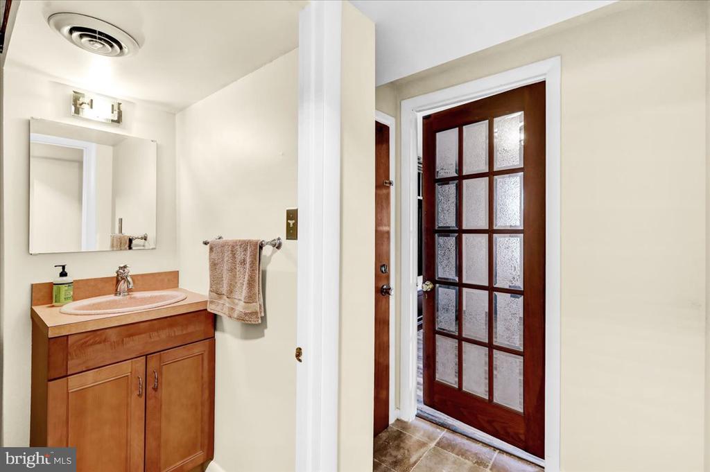 4 Executive Cir
