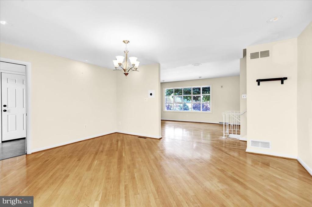 4 Executive Cir