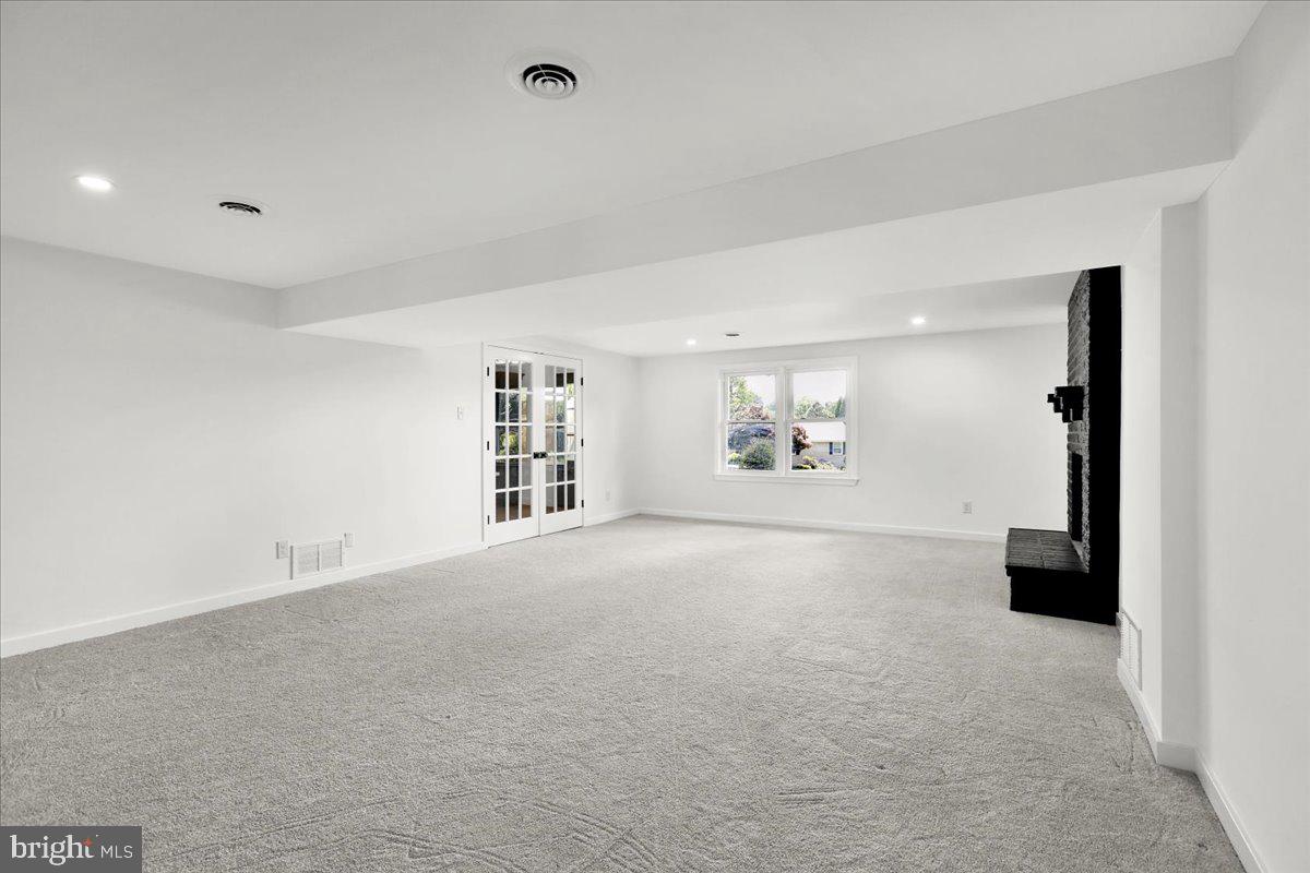 4 Executive Cir