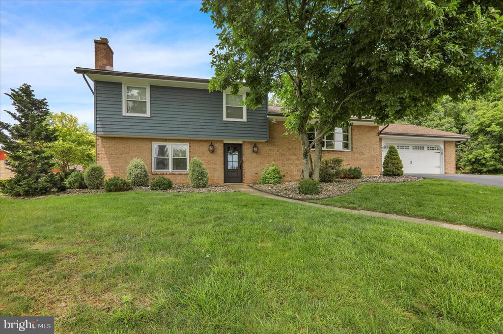 4 Executive Cir