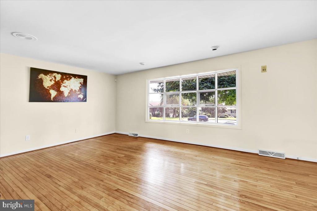 4 Executive Cir