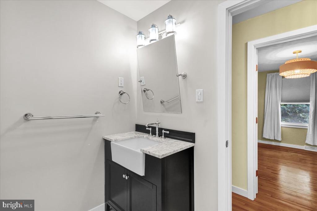 4 Executive Cir