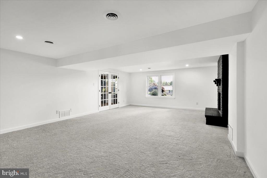 4 Executive Cir