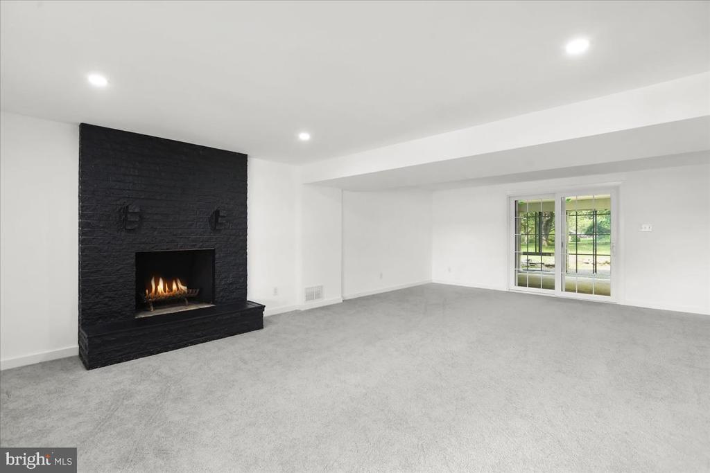 4 Executive Cir