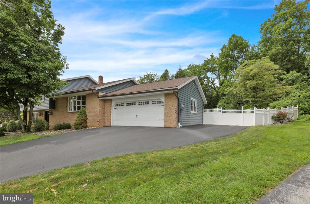 4 Executive Cir