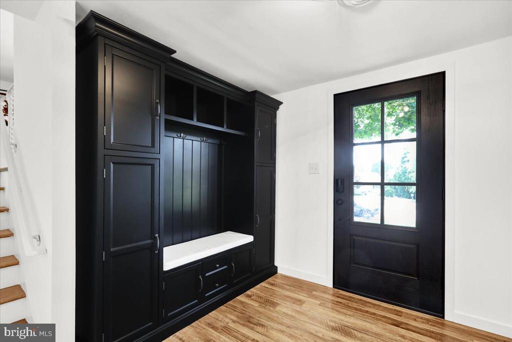 4 Executive Cir