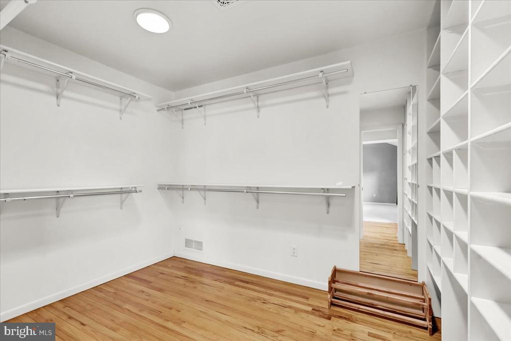 4 Executive Cir