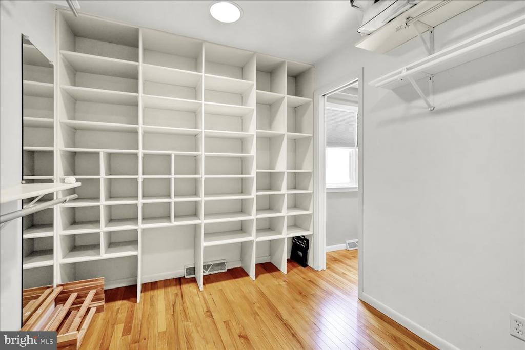4 Executive Cir