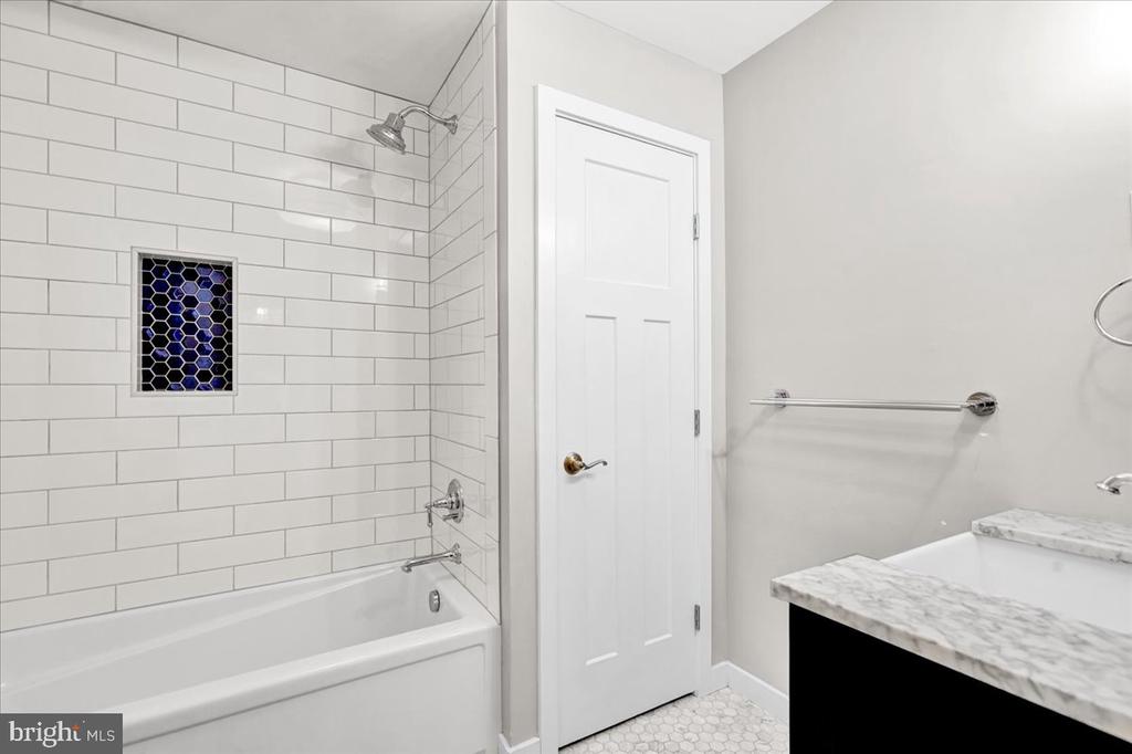 4 Executive Cir