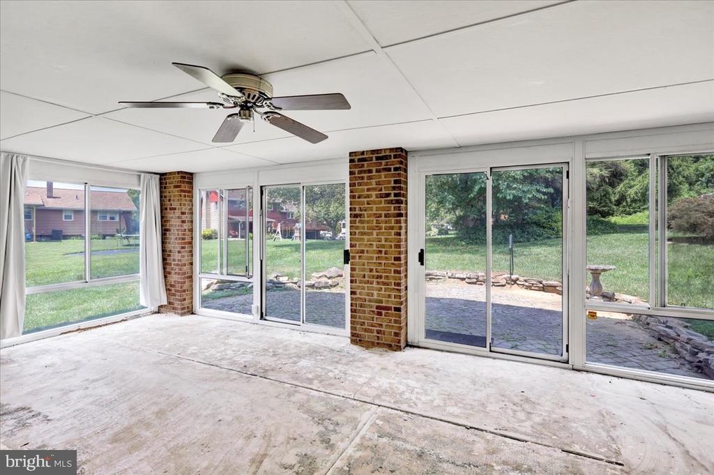 4 Executive Cir