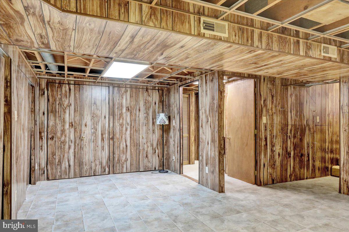 4 Executive Cir