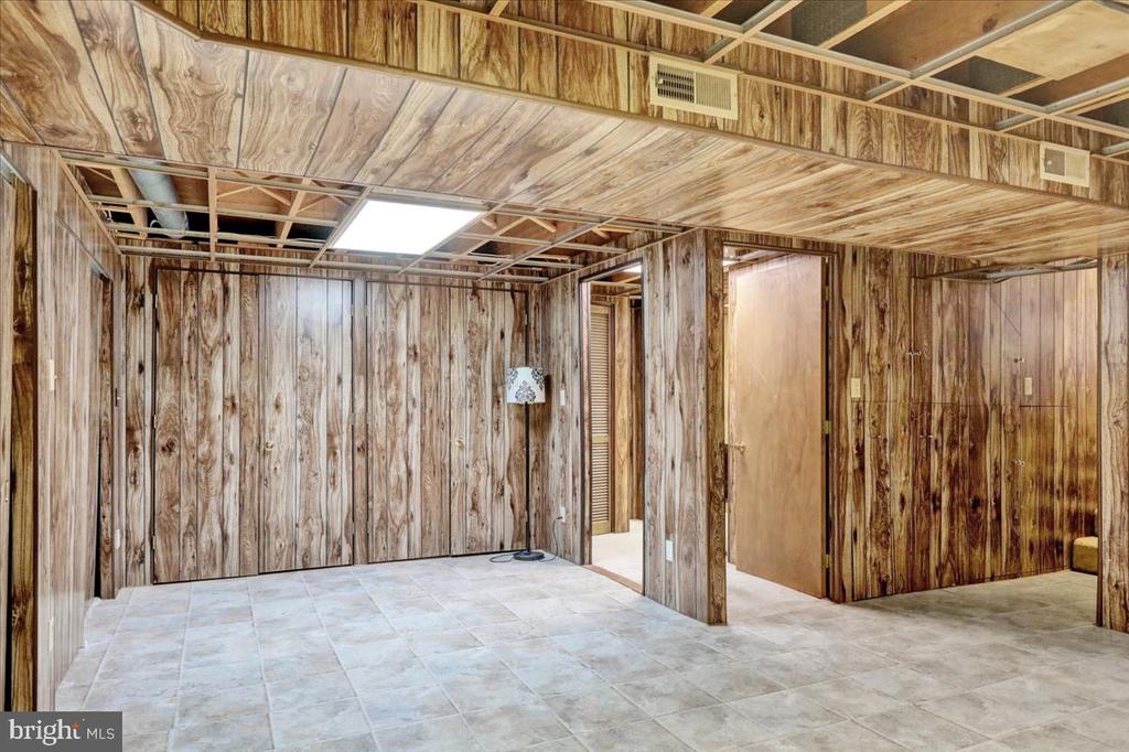 4 Executive Cir