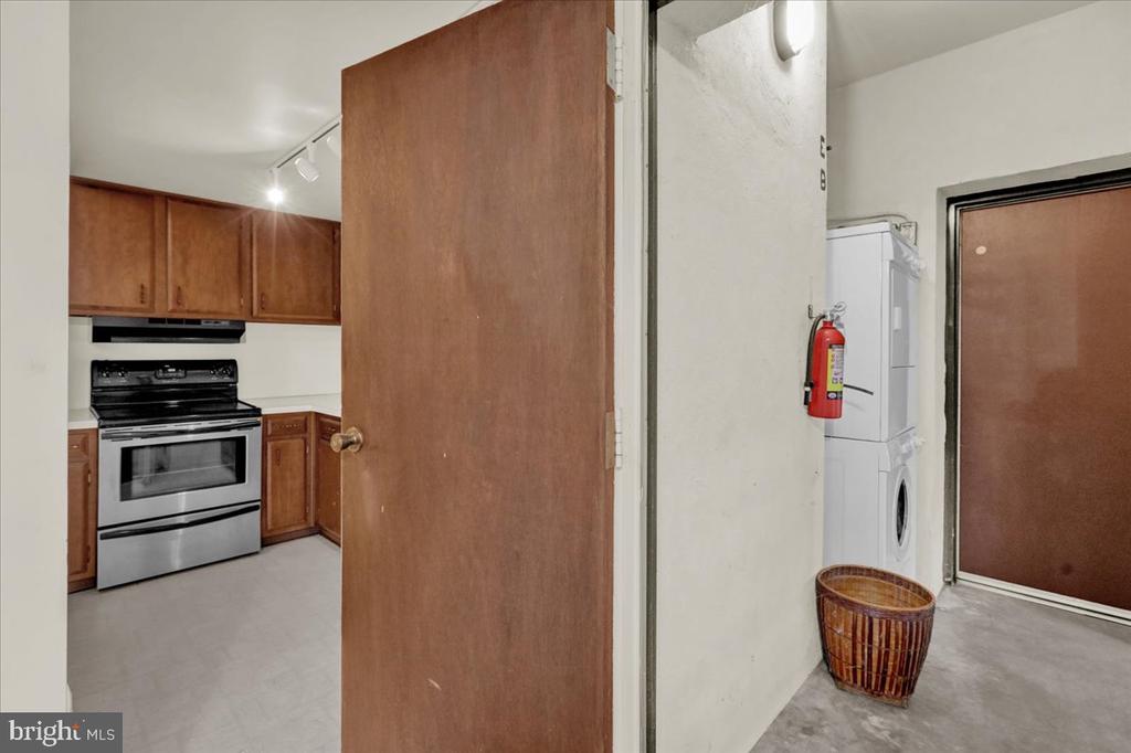 7 FAIRWAY ROAD E