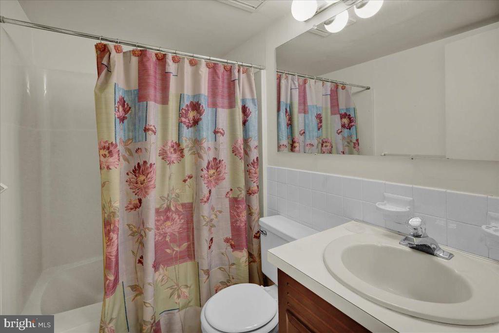 7 FAIRWAY ROAD E