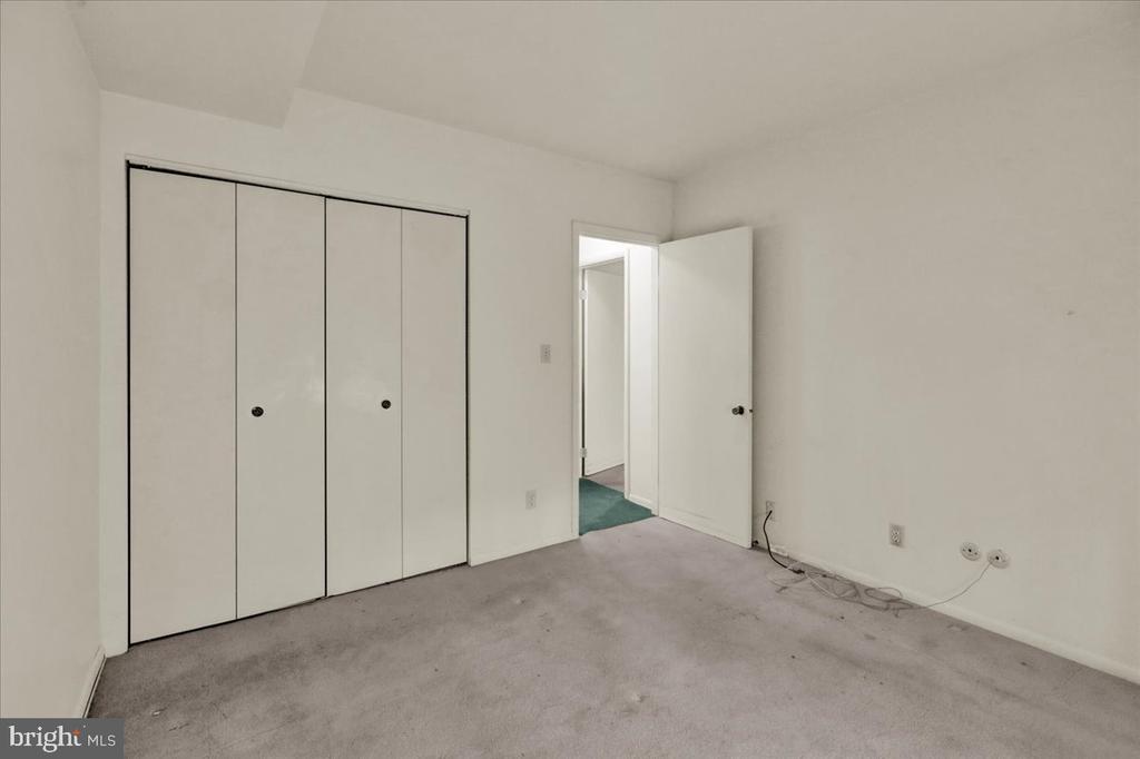7 FAIRWAY ROAD E