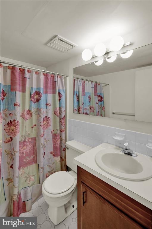7 FAIRWAY ROAD E