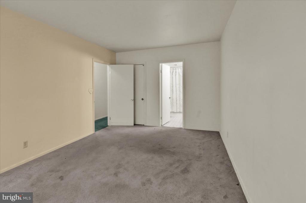 7 FAIRWAY ROAD E