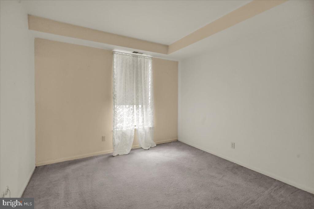 7 FAIRWAY ROAD E