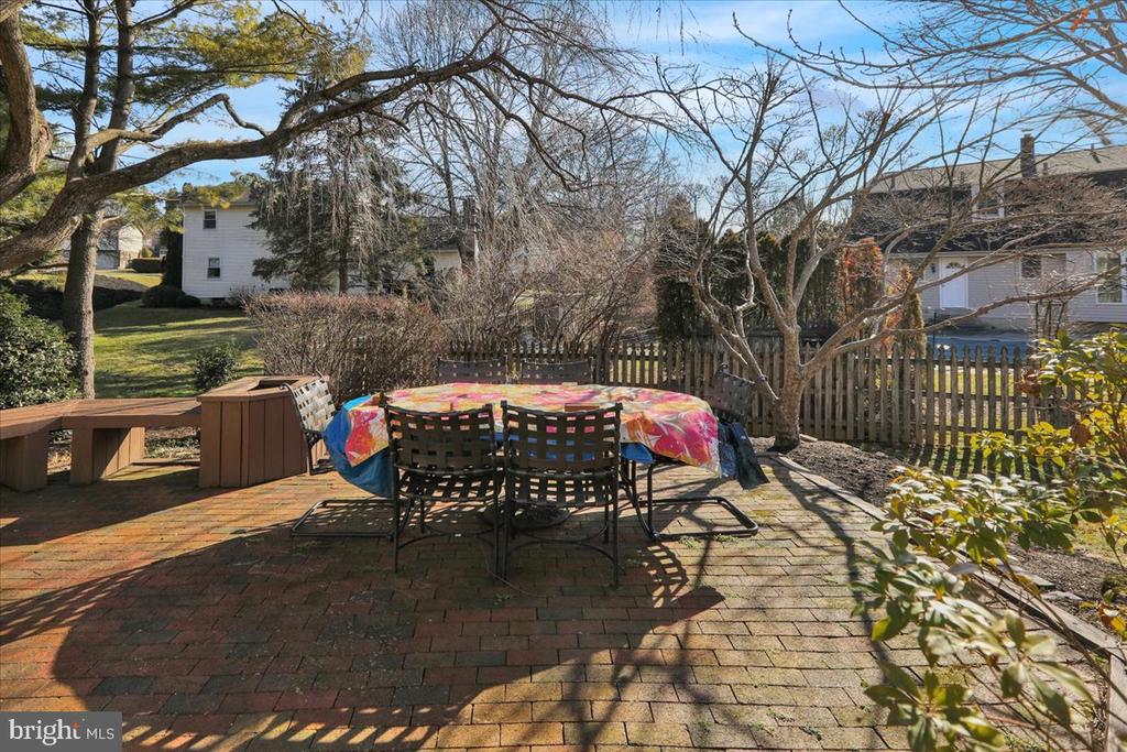 15 COURTLEIGH PLACE