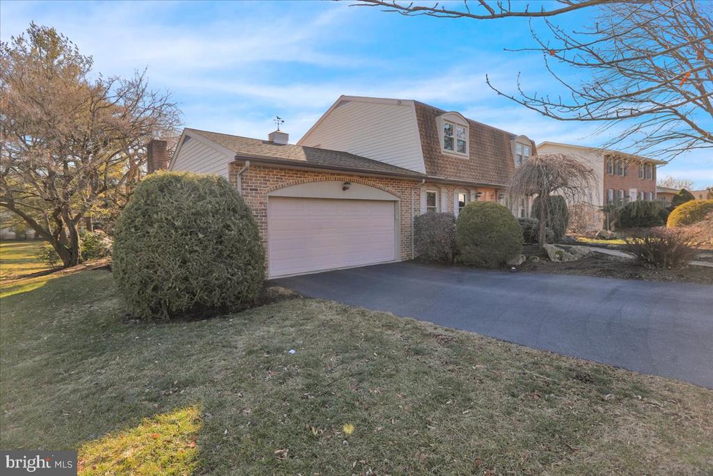 15 COURTLEIGH PLACE