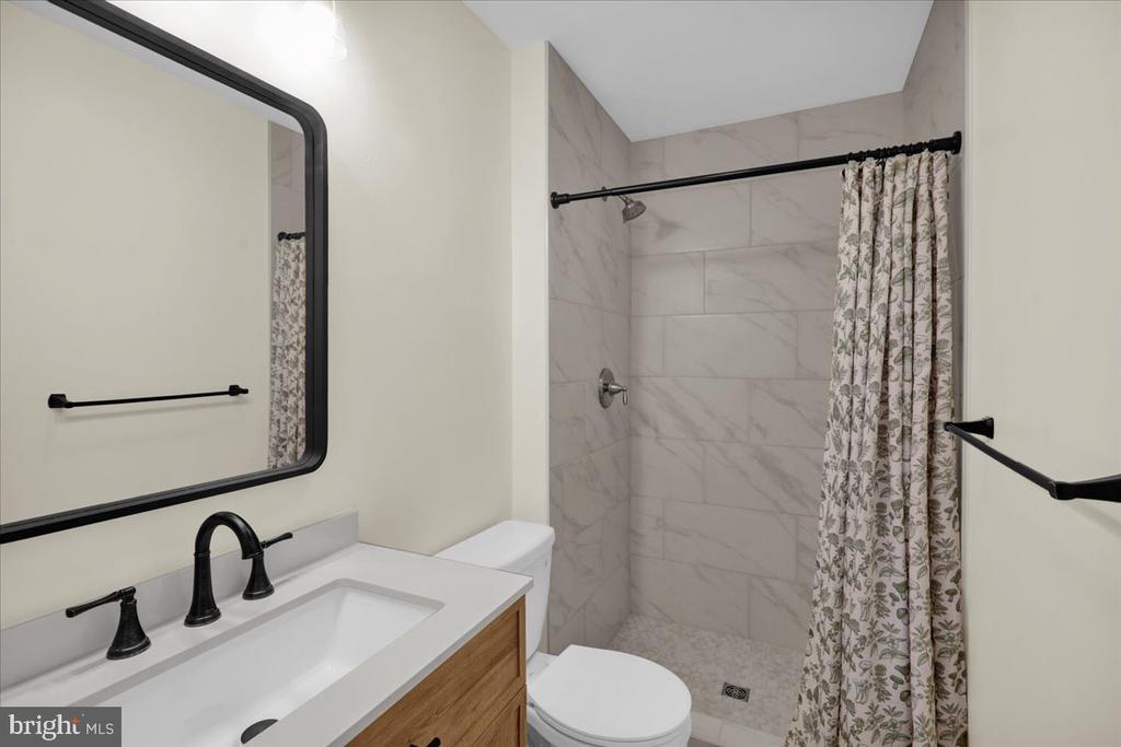 2 COURTLEIGH PLACE