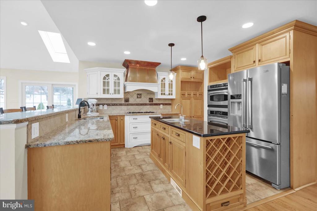2 COURTLEIGH PLACE