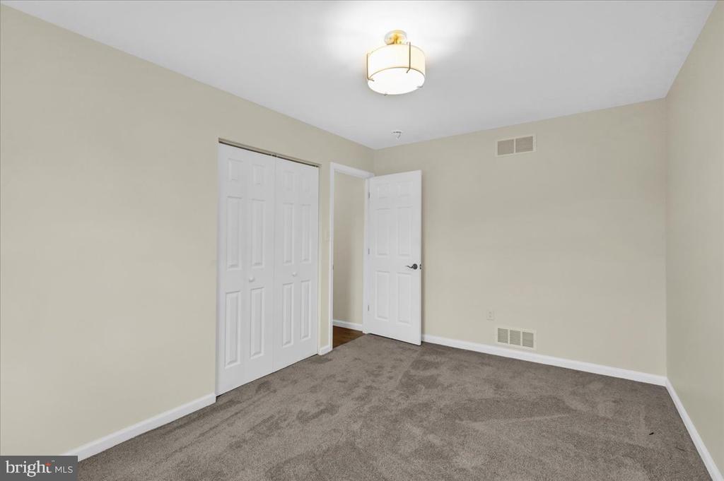 2 COURTLEIGH PLACE